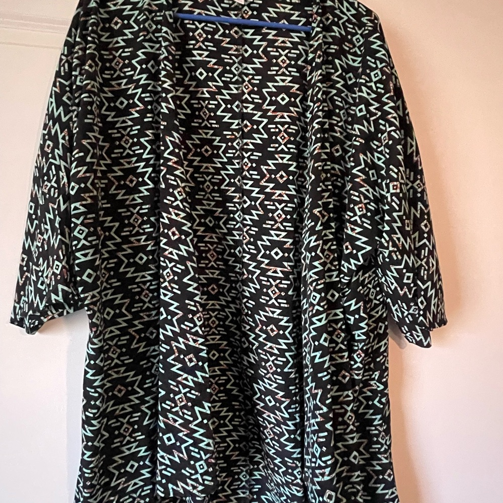 LuLaRoe Black and Green Geometric Kimono